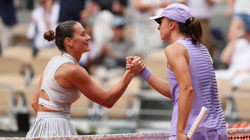 Marta Kostyuk knocks out the last former French champion Iga Swiatek