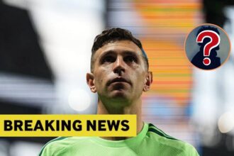 Emiliano Martinez looking up