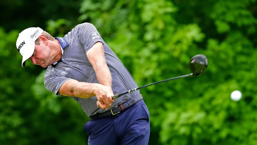 Hodges catches up to Glover on bogey-free back nine at John Deere Classic