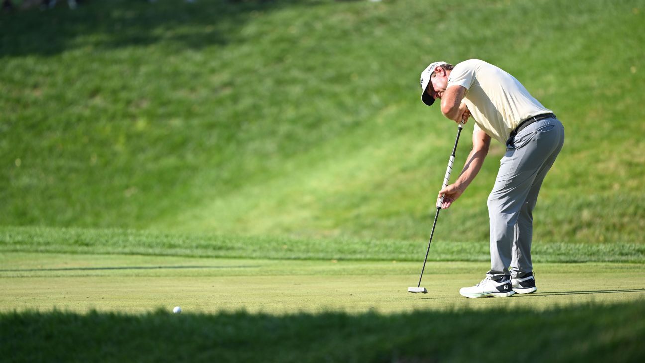 Lucas Glover: Removed shoes after complaints about metal spikes