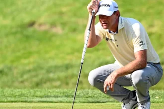 Lucas Glover builds a two-shot lead at the John Deere Classic