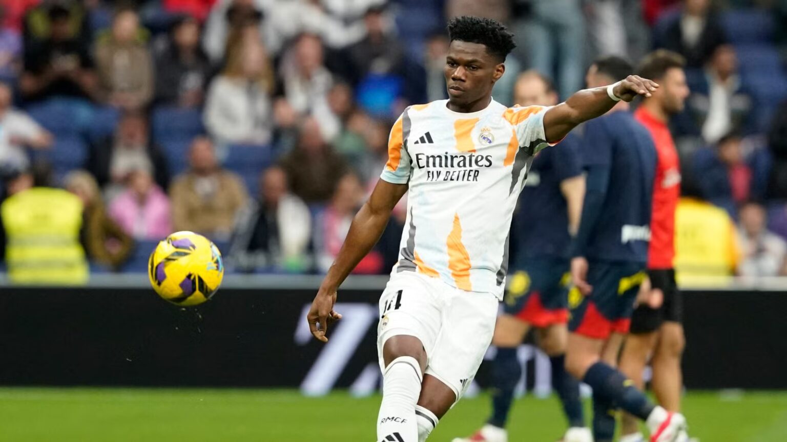 Manchester United discuss how to terminate Choameni's 'dream' contract