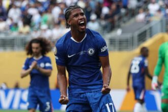 Manchester United enter talks to sign £40m midfielder
