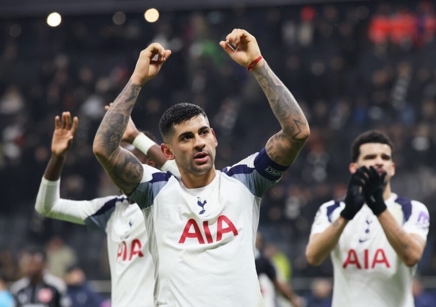Sergio Romero celebrates after Tottenham