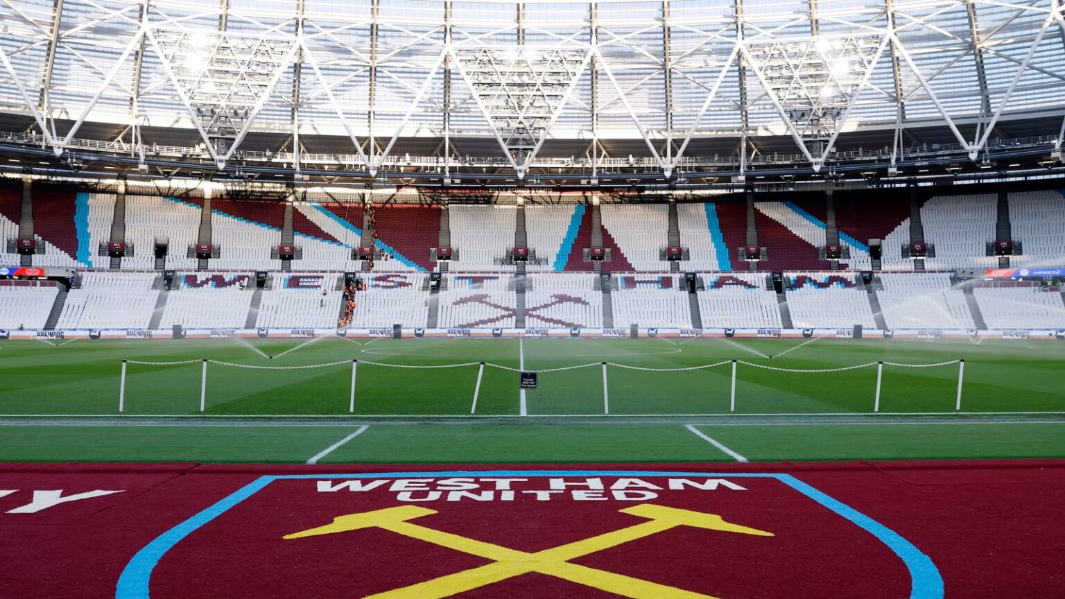 West Ham and Hull City are competing for 'unplayable' former Arsenal forward