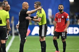 Egypt manager Hossam Hassan arguing with referee and Mo Salah