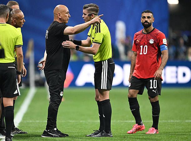 Egypt manager Hossam Hassan arguing with referee and Mo Salah
