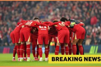 Liverpool players huddle before game