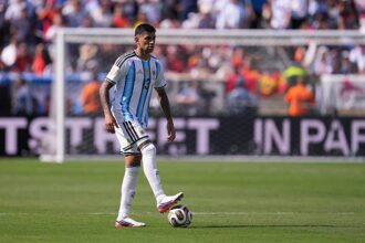 Video: Tottenham's Cristian Romero appears to disrespect Donald Trump at World Cup medal ceremony