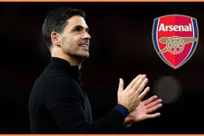 Mikel Arteta applauding fans