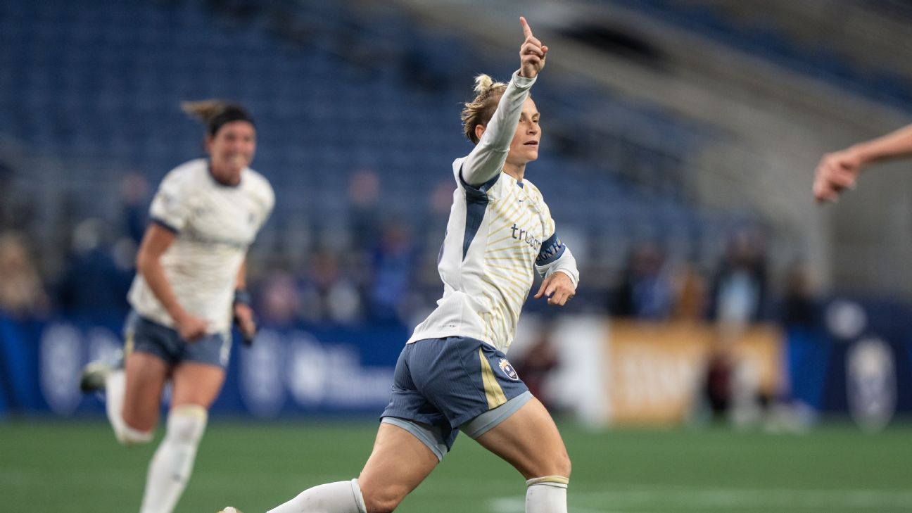 Fishlock breaks Rapinoe's scoring record