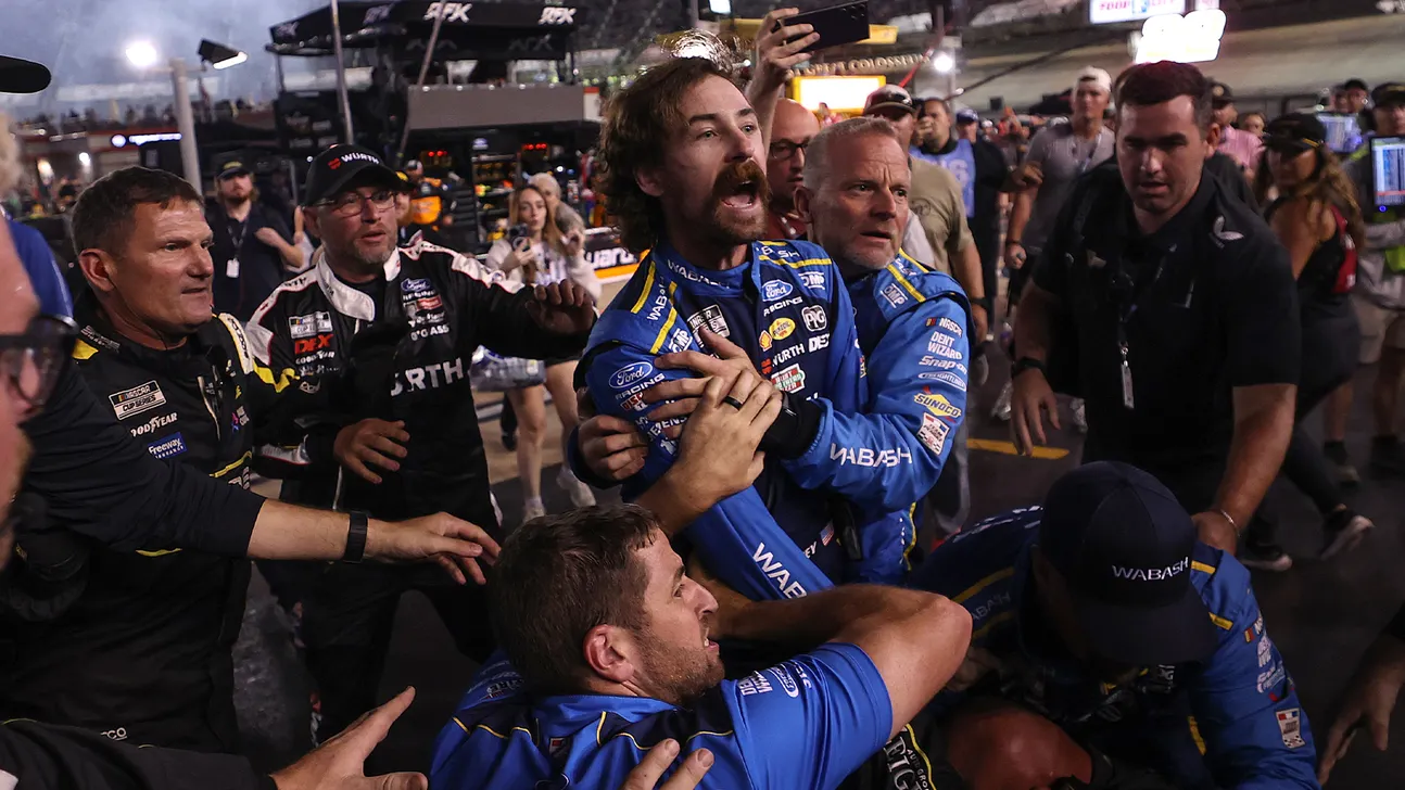 NASCAR CEO Announces No Penalties for Bristol Fight Between Hocevar and Blaney