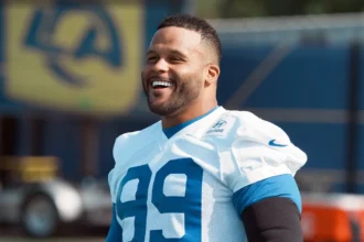 Aaron Donald says he plans to make 2026 debut in Rams' Monday Night Football game vs. Giants