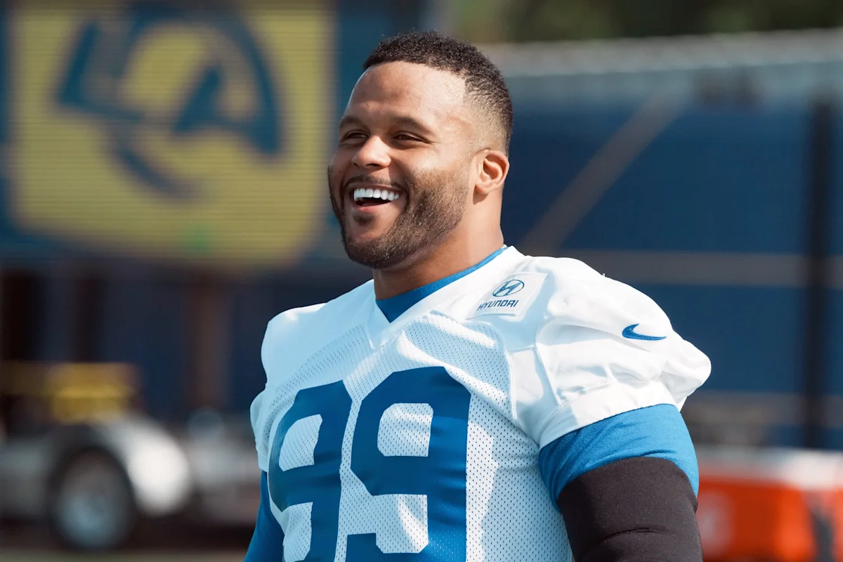 Aaron Donald says he plans to make 2026 debut in Rams' Monday Night Football game vs. Giants