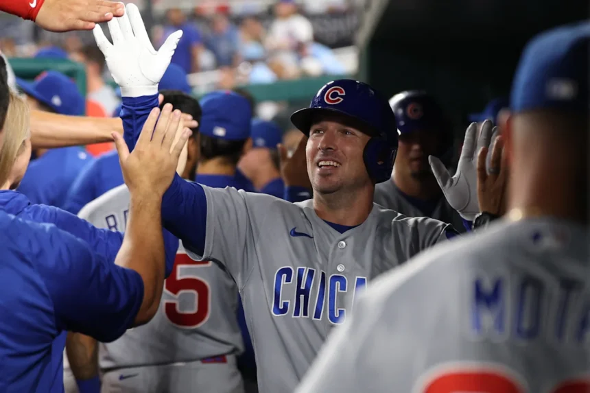 Alex Bregman's horse wins at Churchill Downs, Cubs players celebrate in winner's circle