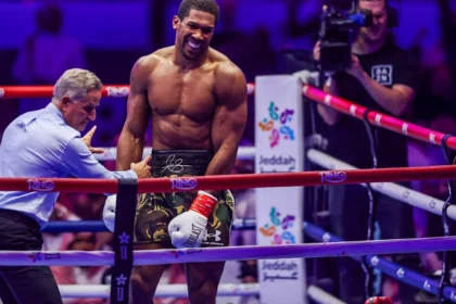Anthony Joshua wins the hearts of British boxing fans beyond his fight with Tyson Fury
