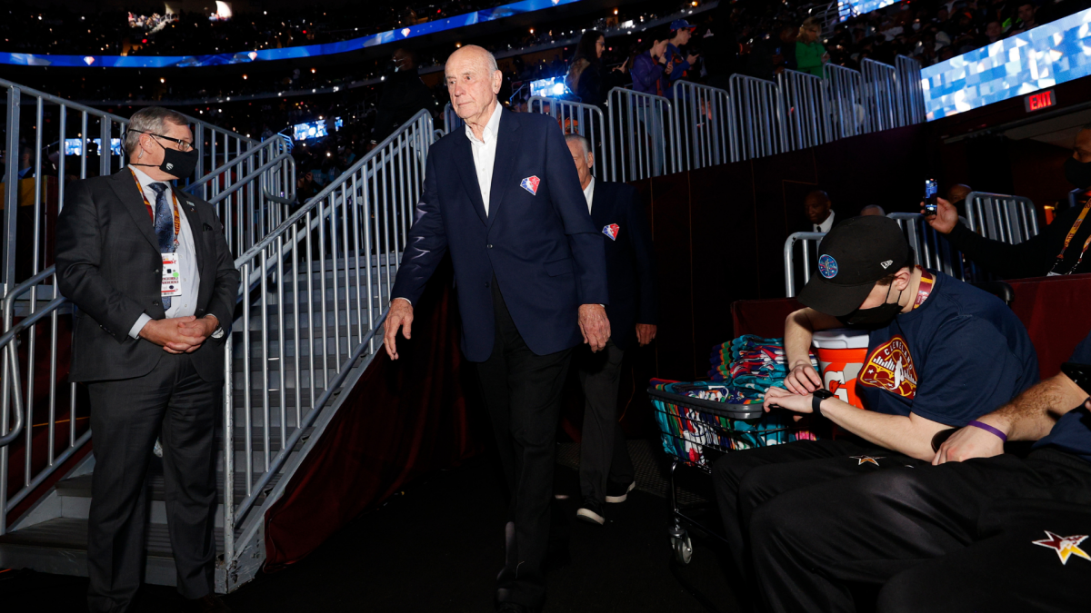 Bob Pettit, 11-time NBA All-Star and first MVP, dies at 93