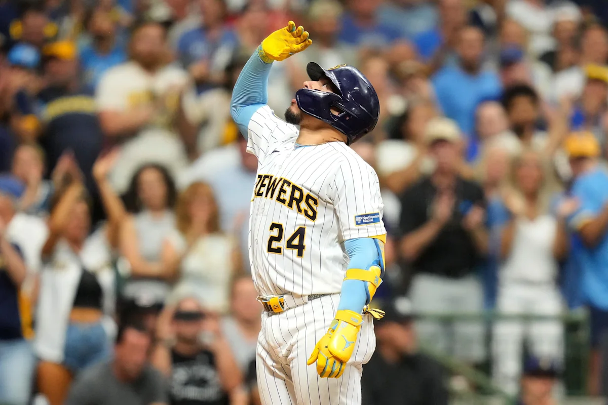 Brewers Defeat Reds 13-9 in High-Scoring Game