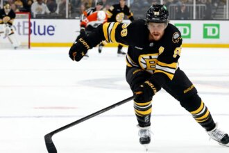 Bruins and Flyers face off in preseason Public Skate Pt. II