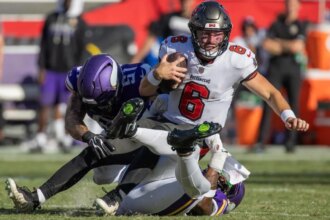 Bucs' Baker Mayfield to miss several weeks after injuring throwing hand