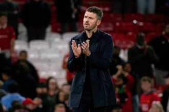 Manchester United fully backs Michael Carrick.