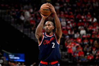 Clippers and Raptors agree again to Kawhi Leonard trade as Toronto gains East contender status