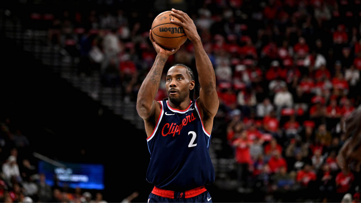 Clippers and Raptors agree again to Kawhi Leonard trade as Toronto gains East contender status