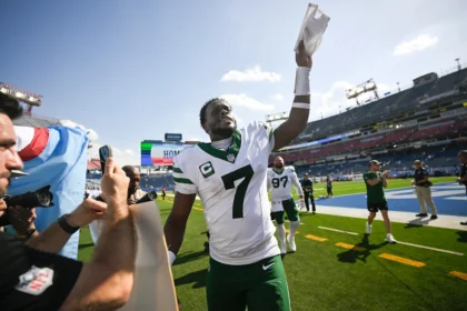 Could Geno Smith help the Jets break decade-long trend to go 2-0? A human skeleton could help explain the turnaround