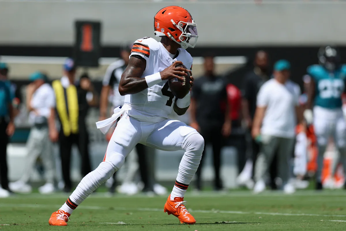 Deshaun Watson throws interception on Browns' first drive of the season, fumbles 2 possessions later