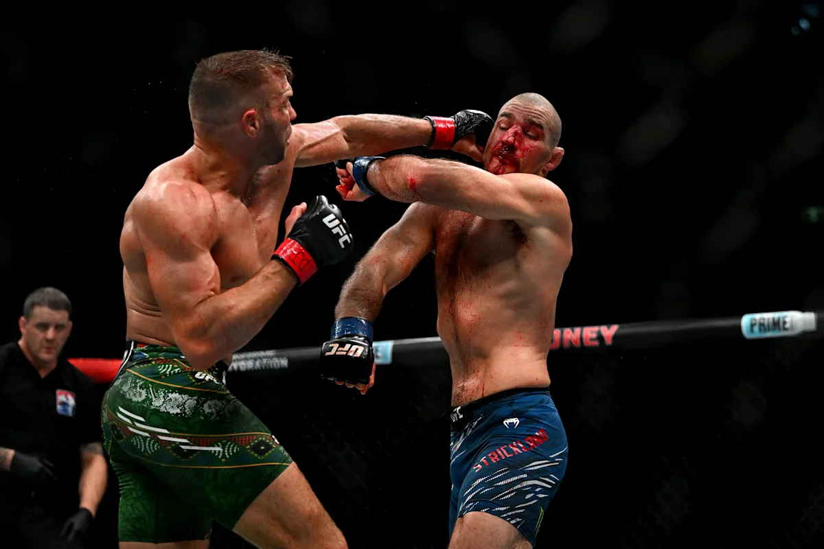Dricus Du Plessis' coach advocates for trilogy fight against Sean Strickland next