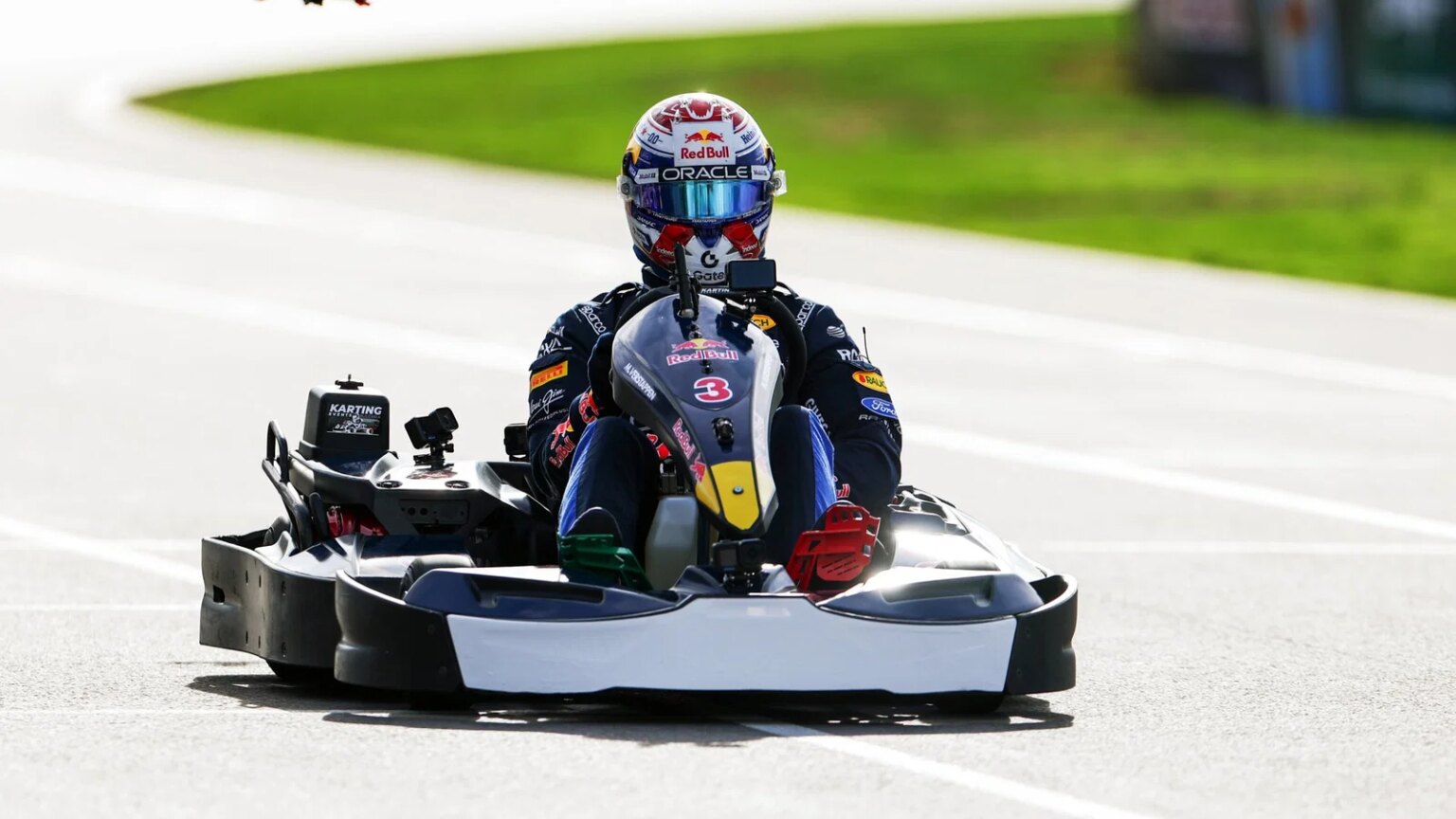 F1 World Champion Verstappen Beats 100 Go-Karters in 14 Laps at Silverstone