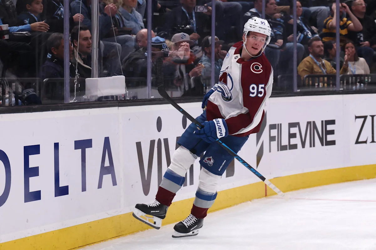 Former Avalanche forward rejoins Vegas, says he's happy to be back