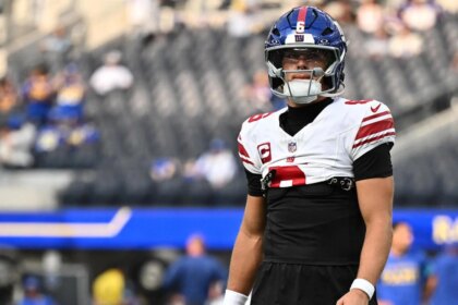 Jaxson Dart injury update: Giants QB injures knee in loss to Rams, will undergo MRI