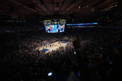 Knicks suspend ticket sales and refund fans after pricing error leads to overcharge