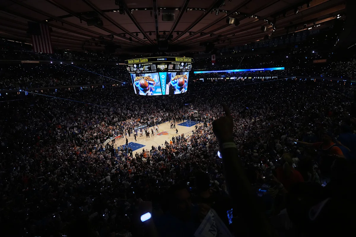 Knicks suspend ticket sales and refund fans after pricing error leads to overcharge