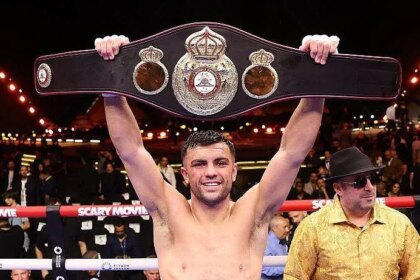Lopez ordered to defend world title against Catterall