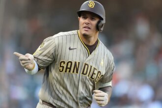 Machado homers as Padres defeat Giants 6-4 for seventh consecutive win