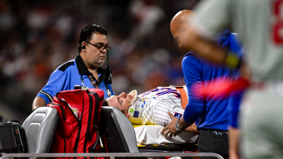 Mets' Jared Young carted off after collision with Nolan McLean at first base