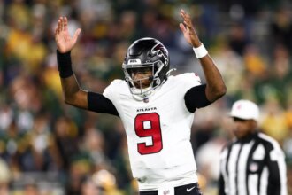 Michael Penix Jr. leads Falcons to victory over Packers; MLB playoffs are forming