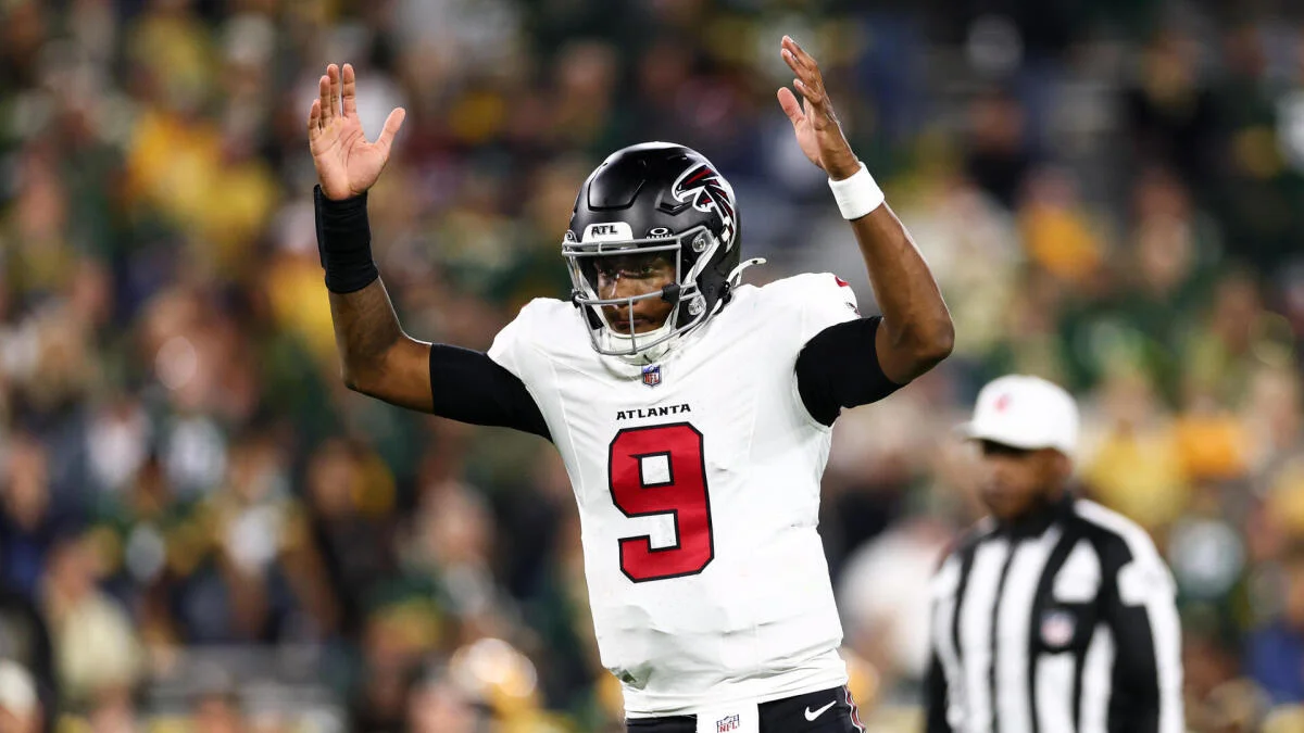 Michael Penix Jr. leads Falcons to victory over Packers; MLB playoffs are forming