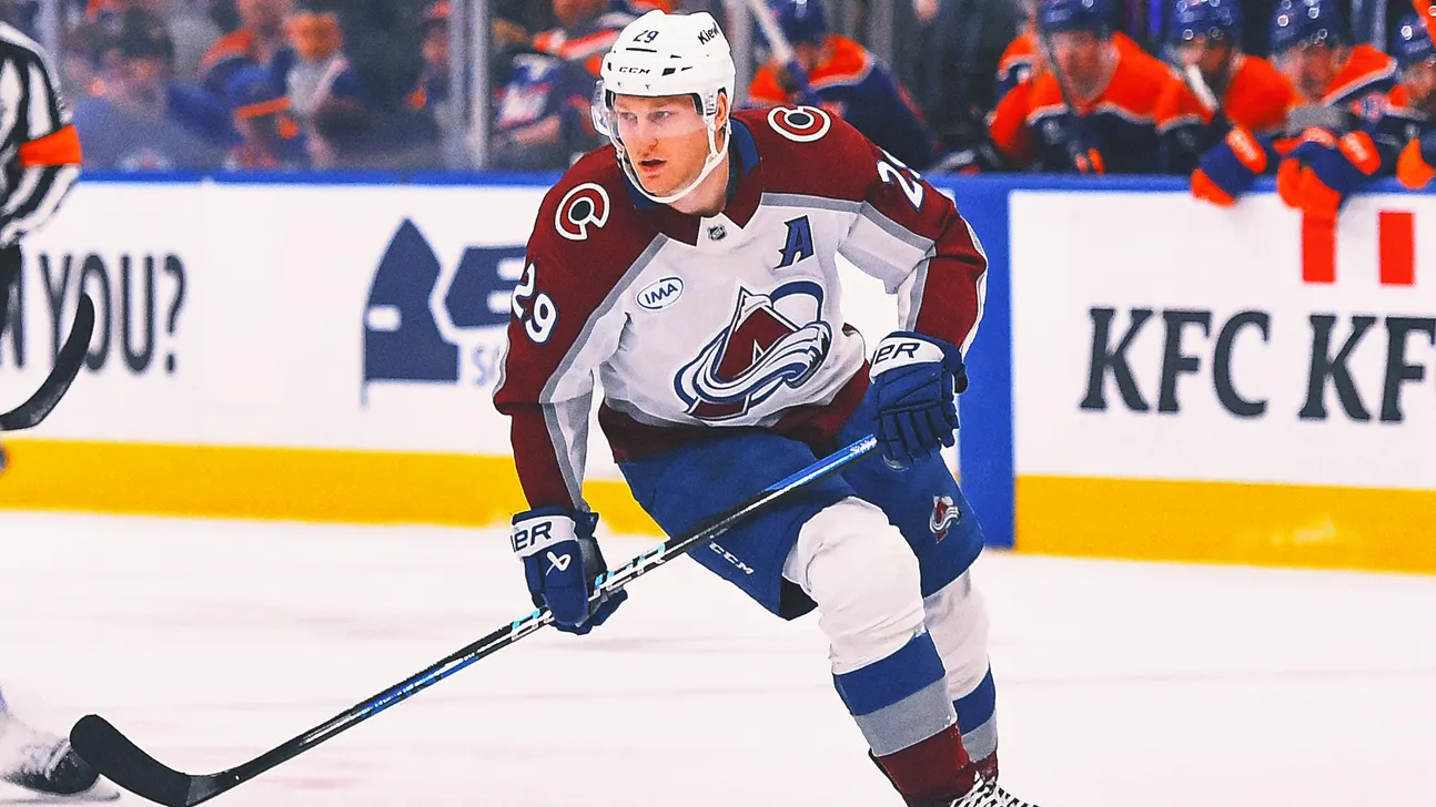 Nathan MacKinnon favored to win 2026 NHL Conn Smythe Trophy