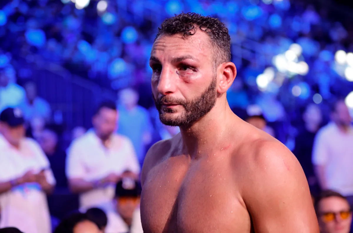 Noel Mikaelian stripped of WBC title; David Benavidez vs. Michal Cieslak ordered for late 2026