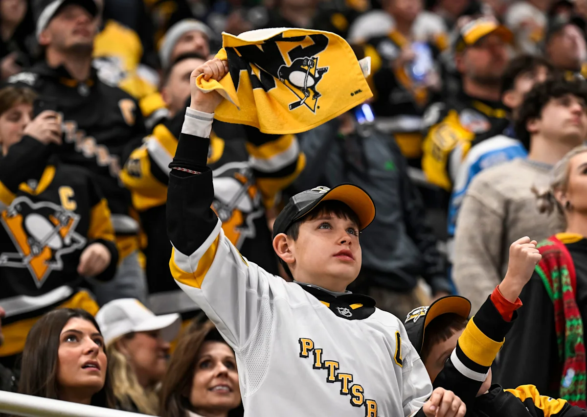 Penguins maintain tradition of delivering tickets to season ticket holders
