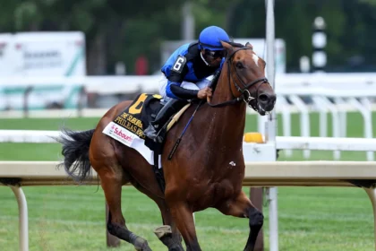 Phileas Fogg Breezes, Money Game Out with Injury in Jockey Club Gold Cup