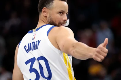 Stephen Curry signs 2-year, $116 million extension to remain with Golden State Warriors