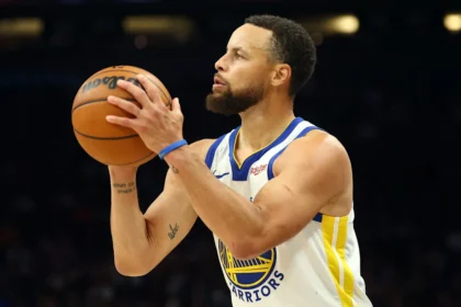 Stephen Curry signs 2-year, $116 million extension with Warriors