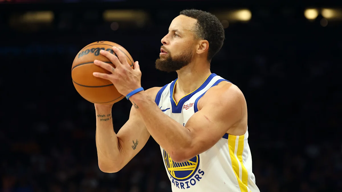 Stephen Curry signs 2-year, $116 million extension with Warriors