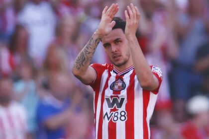 Sunderland must agree new contract with Le Bris favourite