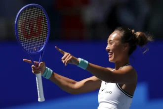 US Open 2026: Qinwen Zheng makes incredible comeback, upsets Iga Świątek in straight sets