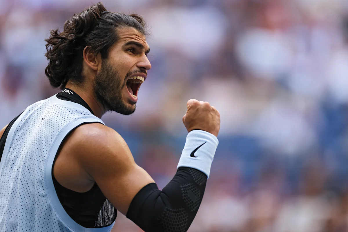 US Open: Carlos Alcaraz breezes past Tommy Paul in straight sets to advance to quarterfinal